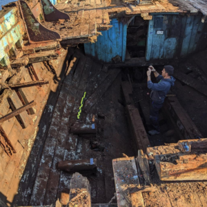 Documenting the hold through photogrammetry.