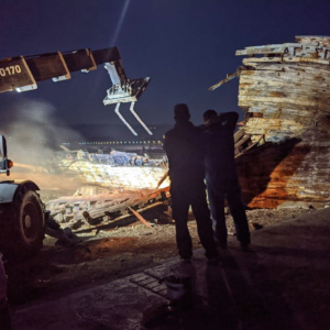 One of the three methods used to dismantle the boat: breaking parts of the vessel using mechanical means and a telescopic handler.